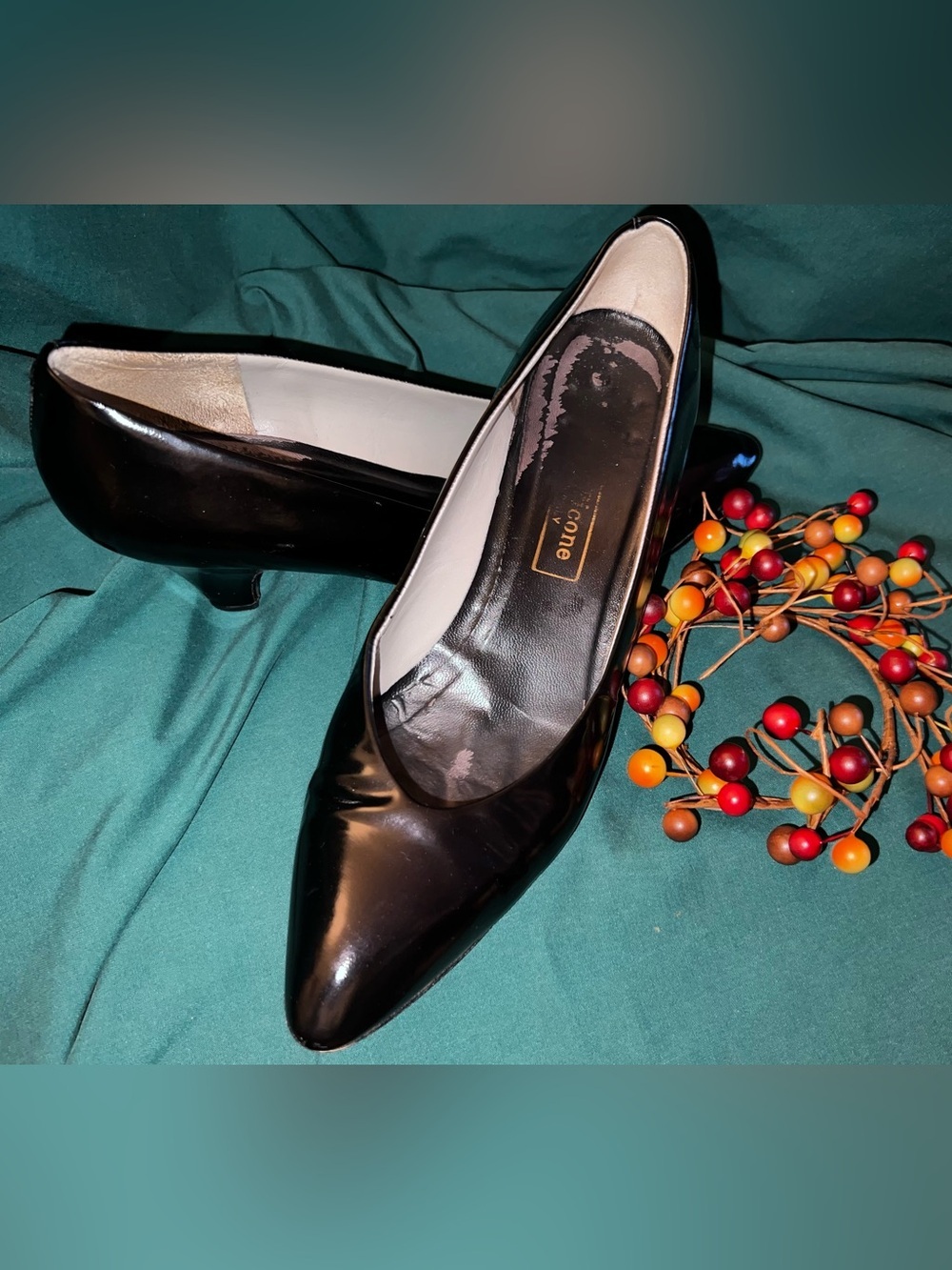 Vtg Evan Picone, Black Pointed Toe Patent Leather Pumps Heels Leather Sole 8.5S